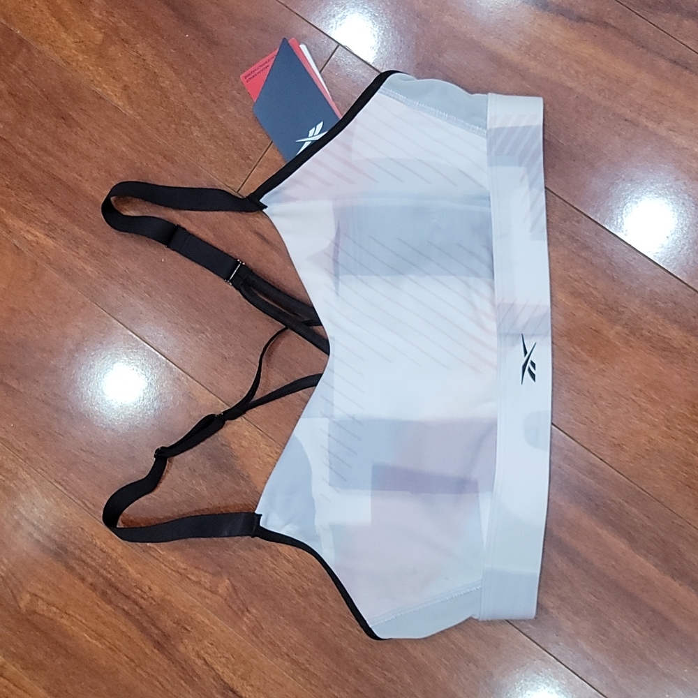 NWT size L Reebok sports bra